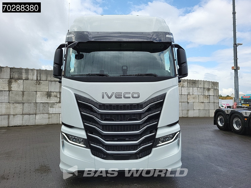New Tractor unit Iveco S-way 580 4X2 NEW! 2x Tanks Navi ACC Standklima: picture 6