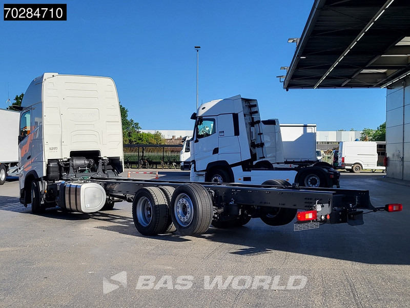 Volvo FH 62 R AERO 6X2 NEW Horsetruck chassis Lift+Lenkachse Dynamic Steering Mirror cam Euro 6 - Cab chassis truck: picture 2 Volvo FH 62 R AERO 6X2 NEW Horsetruck chassis Lift+Lenkachse Dynamic Steering Mirror cam Euro 6 - Cab chassis truck: picture 2