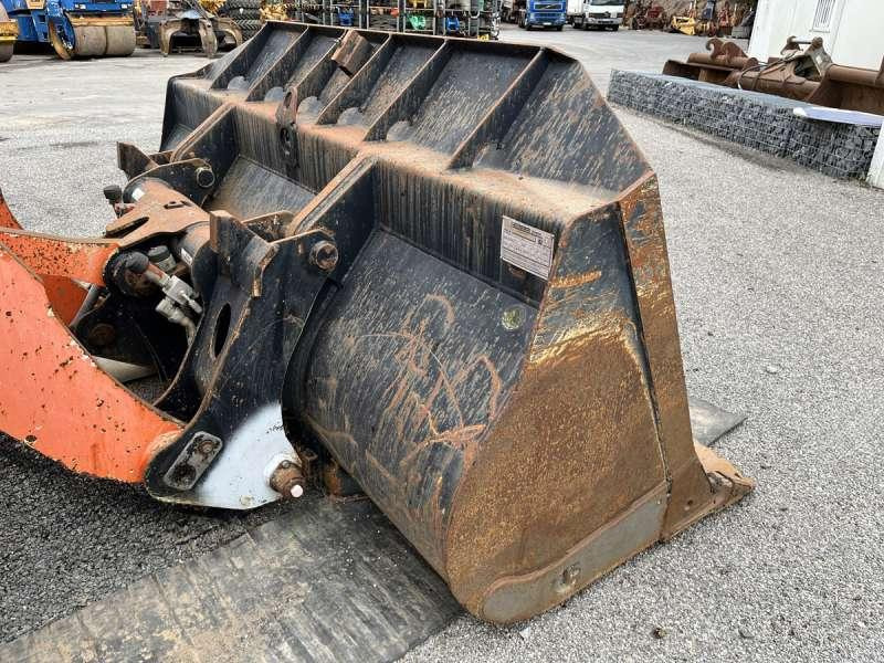 Wheel loader Hitachi W130A: picture 13