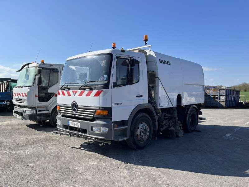 Renault 240DXI + MERCEDES 1517 - Road sweeper: picture 4 Renault 240DXI + MERCEDES 1517 - Road sweeper: picture 4