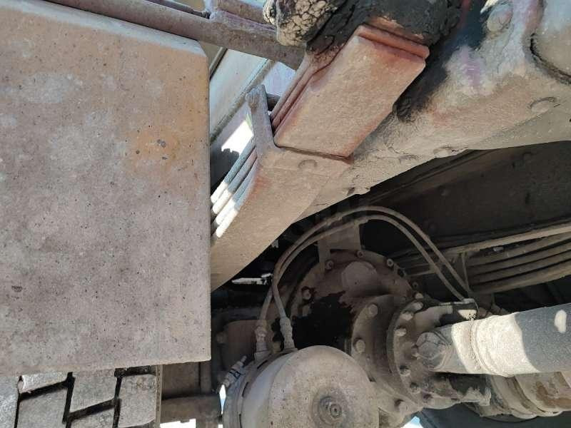 Asphalt distributor Renault G260: picture 36