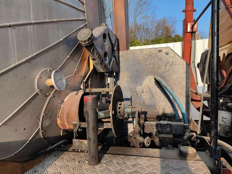 Asphalt distributor Renault G260: picture 31