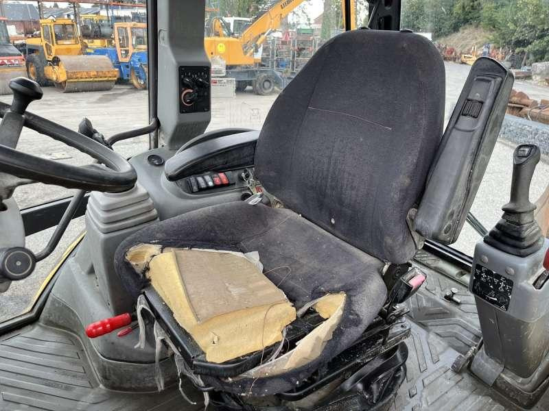 Backhoe loader Volvo BL71+ POWERSHIFT: picture 40