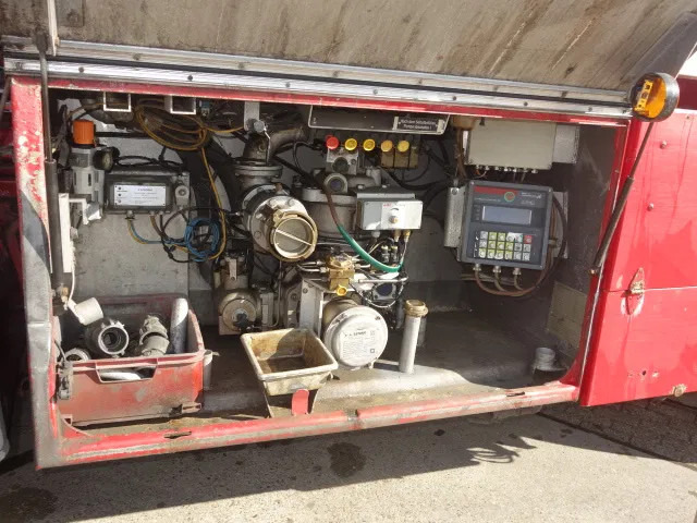 MAN 19-264 manual fuelpump 13500 liter,6 cil - Tank truck: picture 4 MAN 19-264 manual fuelpump 13500 liter,6 cil - Tank truck: picture 4