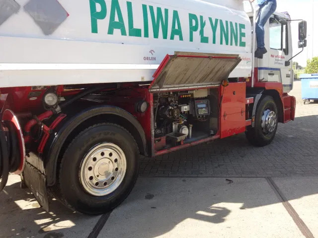 MAN 19-264 manual fuelpump 13500 liter,6 cil - Tank truck: picture 3 MAN 19-264 manual fuelpump 13500 liter,6 cil - Tank truck: picture 3