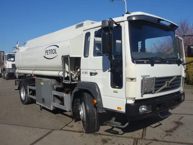 Volvo 220PK 12000 LITER STEELSPRINGS - Tank truck: picture 1 Volvo 220PK 12000 LITER STEELSPRINGS - Tank truck: picture 1