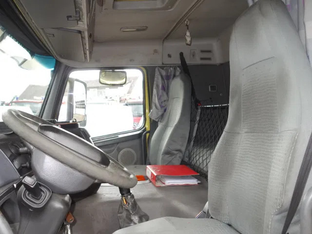 Volvo FM 12 18500liter tank,AIRCO,MANUAL GEARBOX - Tank truck: picture 5 Volvo FM 12 18500liter tank,AIRCO,MANUAL GEARBOX - Tank truck: picture 5