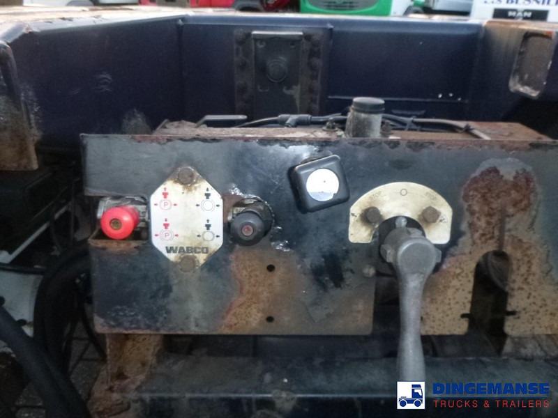 Container transporter/ Swap body semi-trailer D-Tec 4-axle container combi trailer (2 + 2 axles): picture 13