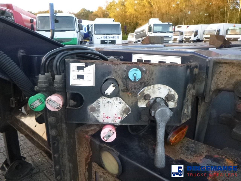 Container transporter/ Swap body semi-trailer D-Tec 4-axle container combi trailer (2 + 2 axles): picture 11