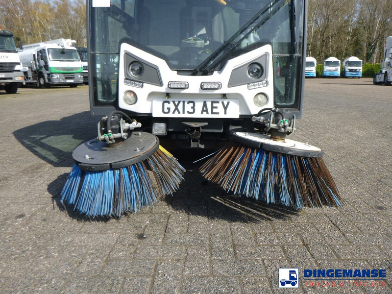 Johnston C202 compact street sweeper - Road sweeper: picture 5 Johnston C202 compact street sweeper - Road sweeper: picture 5