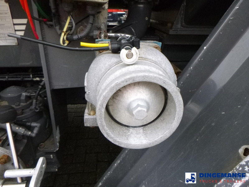 Tank truck MAN TGS 26.320 6X2 RHD fuel tank 20 m3 / 4 comp: picture 12 Tank truck MAN TGS 26.320 6X2 RHD fuel tank 20 m3 / 4 comp: picture 12