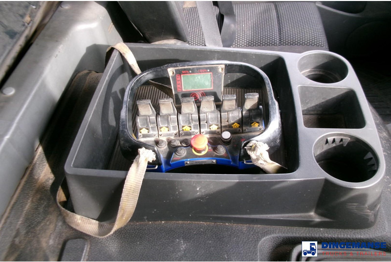 Leasing of Mercedes-Benz Axor 2529 6x2 RHD + Fassi F110 crane Mercedes-Benz Axor 2529 6x2 RHD + Fassi F110 crane: picture 20