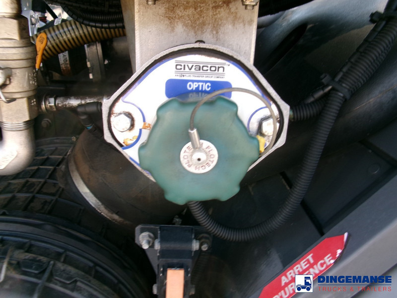 Interior photo 1: Tank truck Renault Premium 310 6x2 fuel tank 19 m3 / 5 comp ADR 25-04-2024