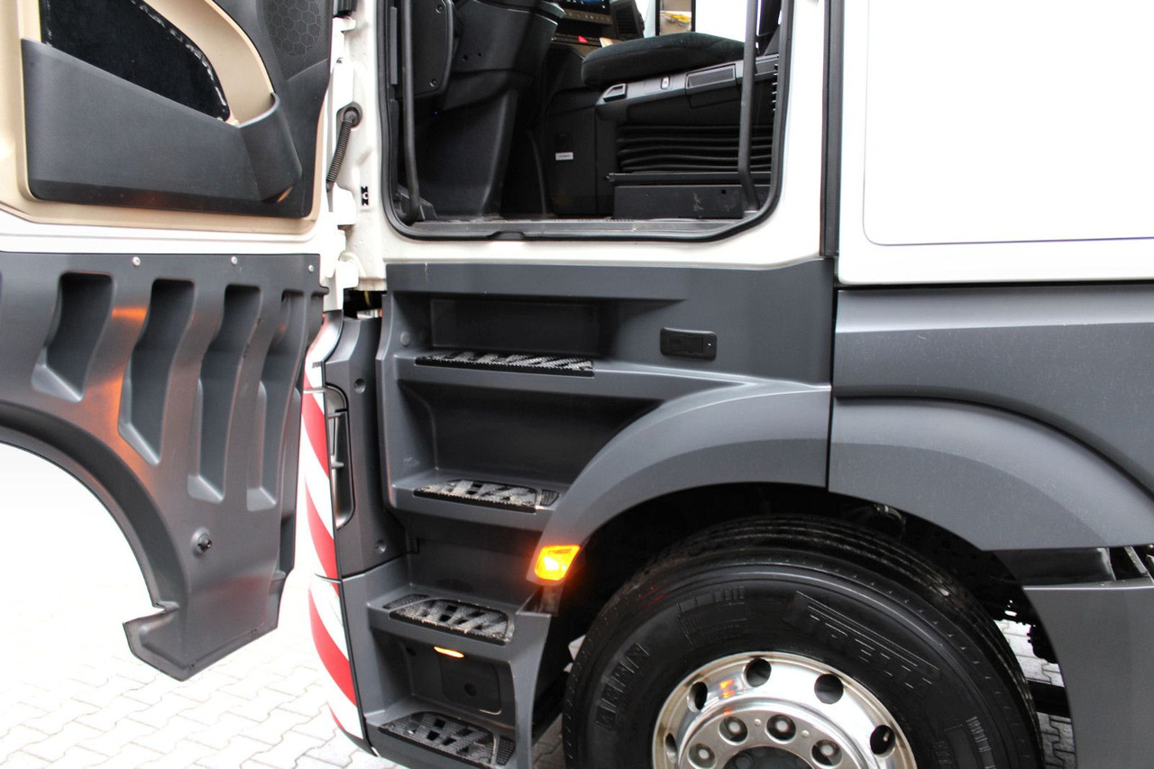 Tractor unit Mercedes-Benz Actros 2551 6x2 BigSpace 68 to Schwerlast + LIFT: picture 7