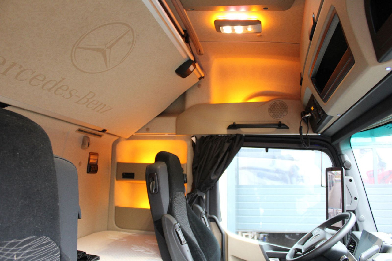 Tractor unit Mercedes-Benz Actros 2551 6x2 BigSpace 68 to Schwerlast + LIFT: picture 11