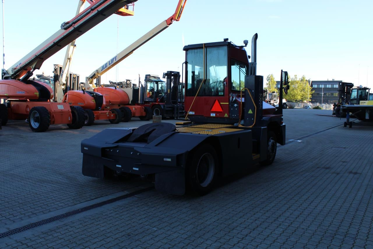 Kalmar T2I 4X2 - Terminal tractor: picture 3 Kalmar T2I 4X2 - Terminal tractor: picture 3