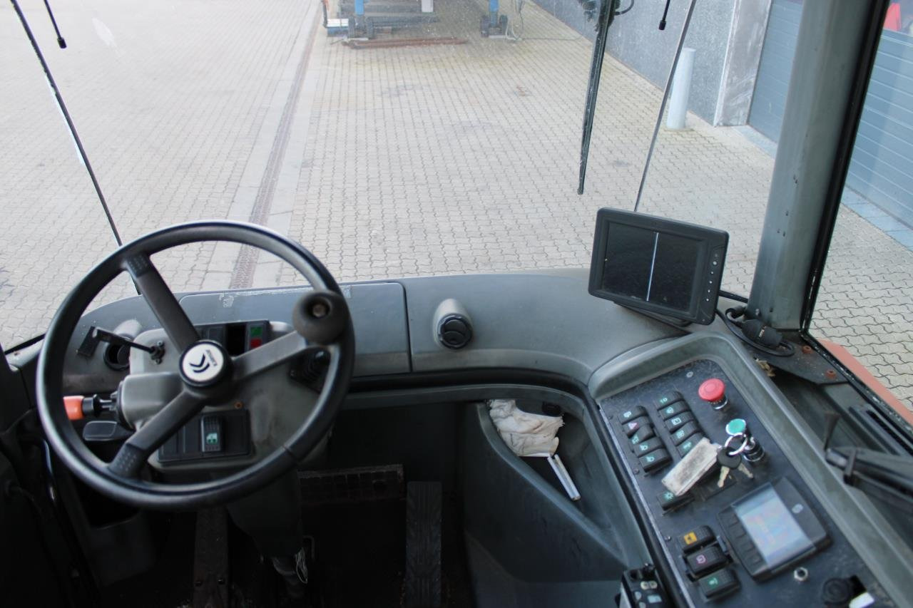Kalmar TT618I - Terminal tractor: picture 4 Kalmar TT618I - Terminal tractor: picture 4