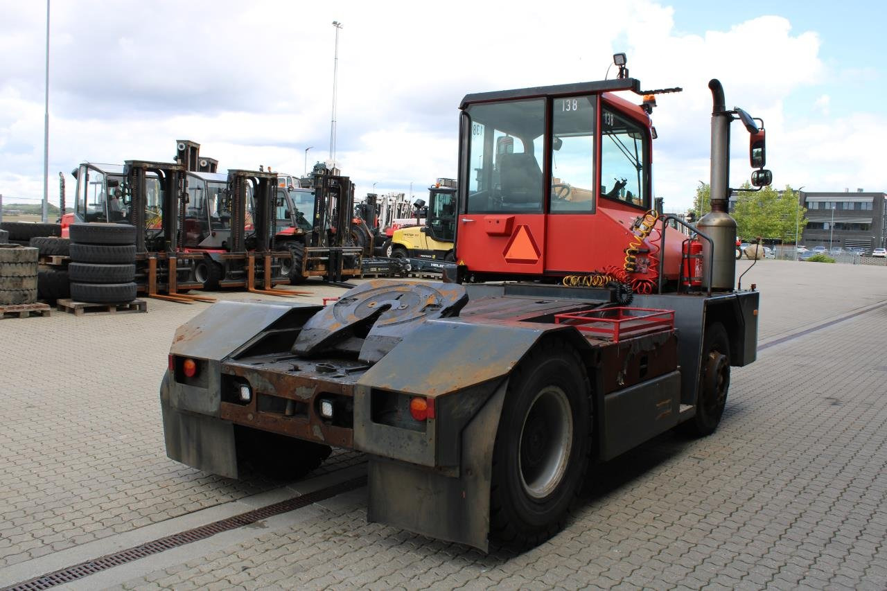 Kalmar TT618I - Terminal tractor: picture 3 Kalmar TT618I - Terminal tractor: picture 3