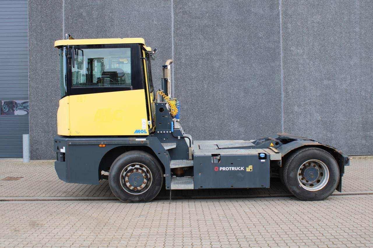 MOL RM255 4X4 - Terminal tractor: picture 1 MOL RM255 4X4 - Terminal tractor: picture 1