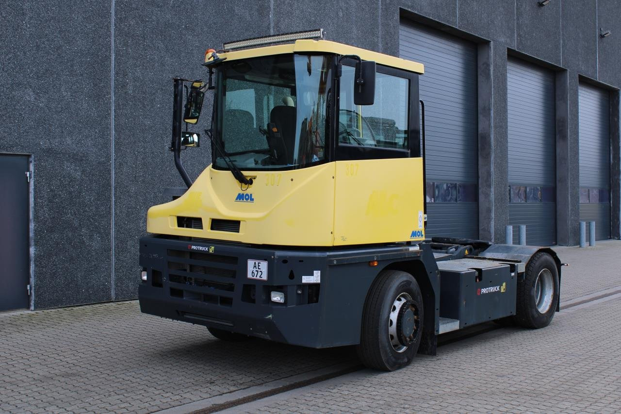 MOL RM255 4X4 - Terminal tractor: picture 2 MOL RM255 4X4 - Terminal tractor: picture 2