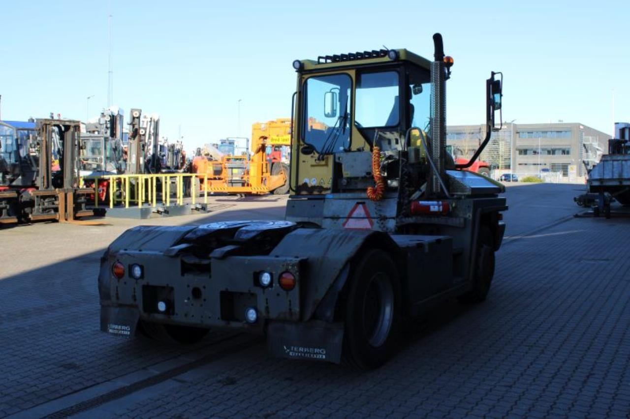 Terberg RT223 - Terminal tractor: picture 3 Terberg RT223 - Terminal tractor: picture 3
