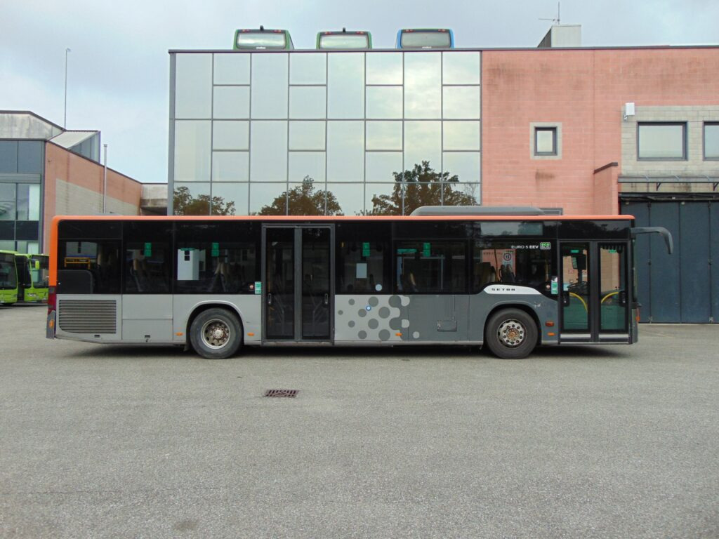 Leasing of  N.3 SETRA S 415 NF – Anno 2008 N.3 SETRA S 415 NF – Anno 2008: picture 8