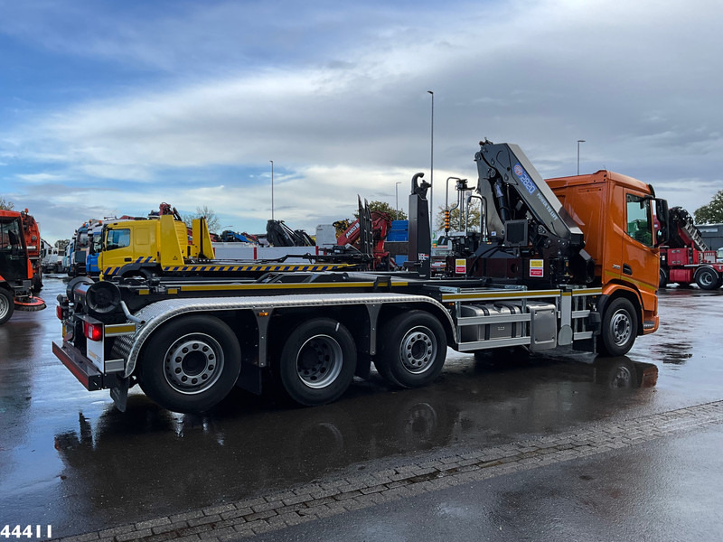 DAF FAQ XD 450 8x2 Euro 6 HMF 28 Tonmeter laadkraan - Hook lift truck, Crane truck: picture 4 DAF FAQ XD 450 8x2 Euro 6 HMF 28 Tonmeter laadkraan - Hook lift truck, Crane truck: picture 4