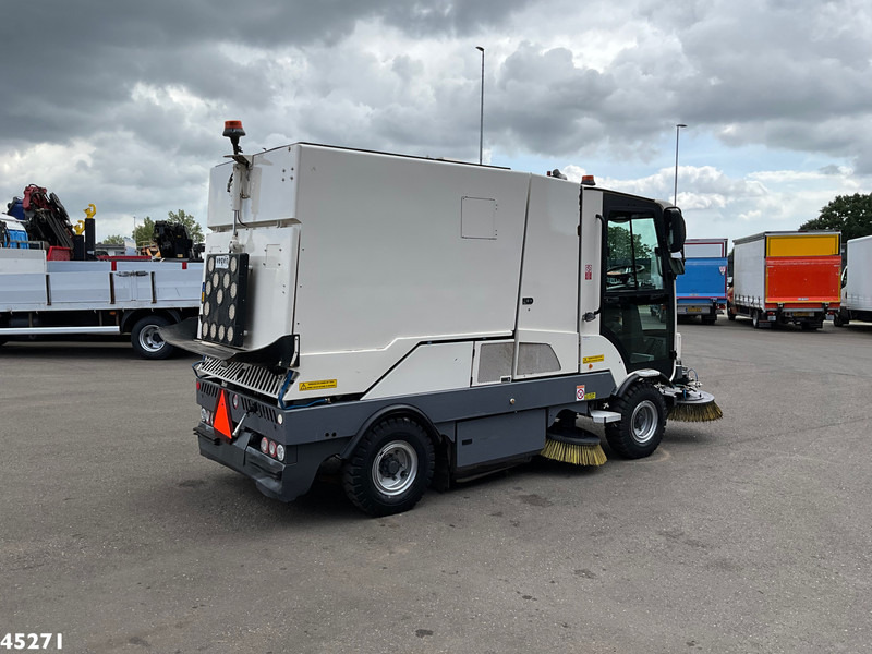 Dulevo 3000T Revolution Euro 6 with 3-rd brush - Road sweeper: picture 5 Dulevo 3000T Revolution Euro 6 with 3-rd brush - Road sweeper: picture 5