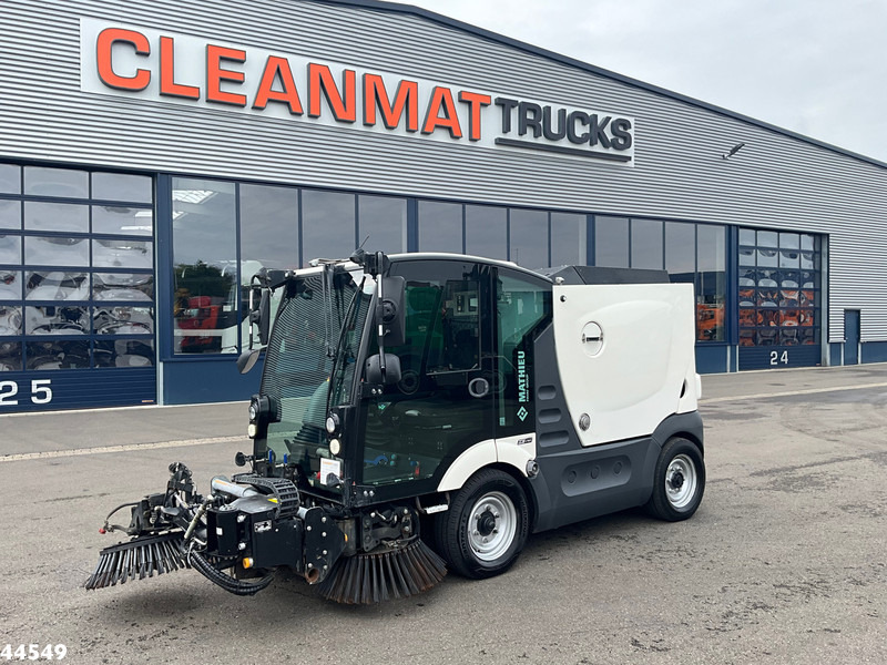 Mathieu MC 210 Azura Flex Euro 6 with 3-rd brush - Road sweeper: picture 3 Mathieu MC 210 Azura Flex Euro 6 with 3-rd brush - Road sweeper: picture 3