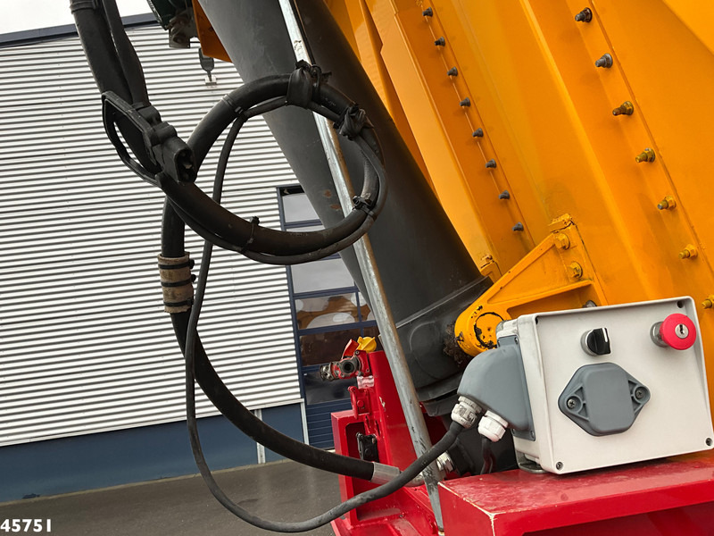 DAF FTG XF 530 6x2 Euro 6 ZF Intarder Kiphydrauliek + OVA 2-assige kipoplegger 32m³ - Tractor unit: picture 5 DAF FTG XF 530 6x2 Euro 6 ZF Intarder Kiphydrauliek + OVA 2-assige kipoplegger 32m³ - Tractor unit: picture 5