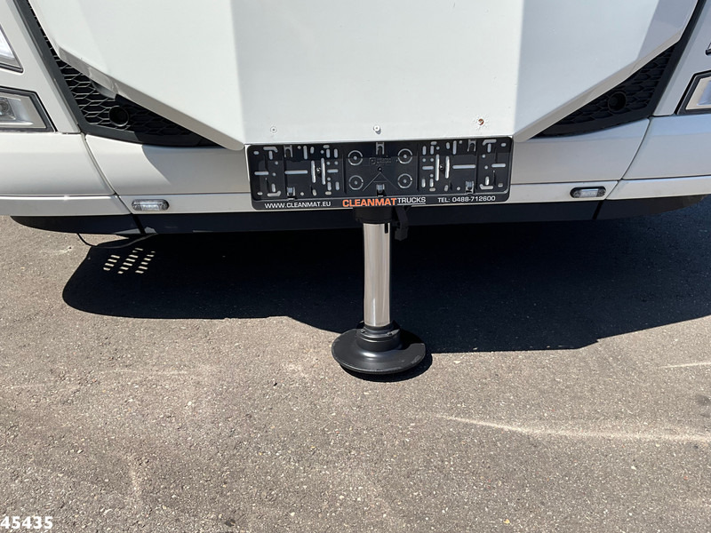 Volvo FH 540 8x4 Euro 6 Palfinger 92 Tonmeter laadkraan + Fly-jib Just 107.008 km! - Crane truck: picture 4 Volvo FH 540 8x4 Euro 6 Palfinger 92 Tonmeter laadkraan + Fly-jib Just 107.008 km! - Crane truck: picture 4