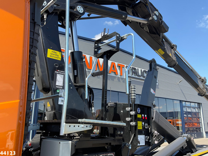 Volvo FM 420 8x2 Hiab 25 Tonmeter laadkraan Welvaarts laadkraan weegsysteem - Hook lift truck, Crane truck: picture 5 Volvo FM 420 8x2 Hiab 25 Tonmeter laadkraan Welvaarts laadkraan weegsysteem - Hook lift truck, Crane truck: picture 5