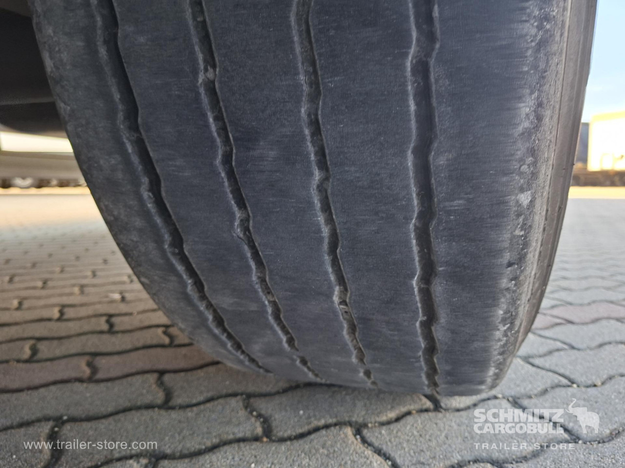 SCHMITZ Reefer Multitemp - Isothermal semi-trailer: picture 2 SCHMITZ Reefer Multitemp - Isothermal semi-trailer: picture 2