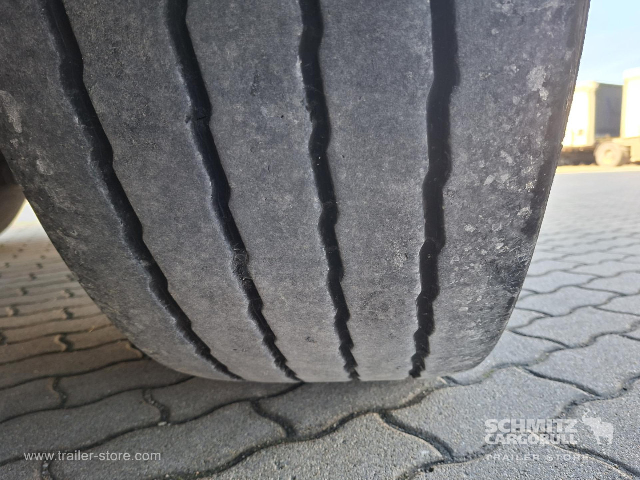 SCHMITZ Reefer Multitemp - Isothermal semi-trailer: picture 3 SCHMITZ Reefer Multitemp - Isothermal semi-trailer: picture 3