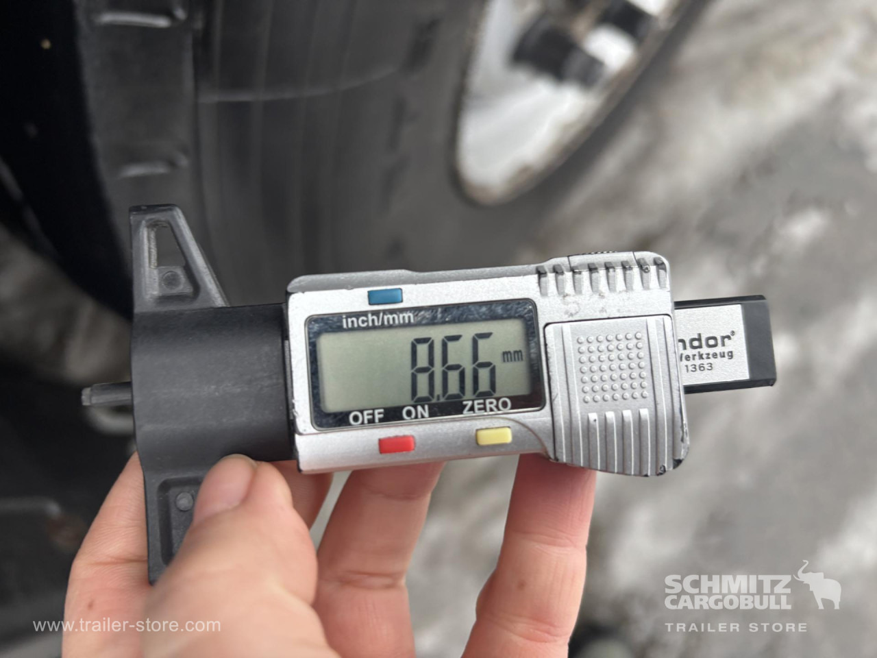 SCHMITZ Curtainsider Standard - Curtainsider semi-trailer: picture 4 SCHMITZ Curtainsider Standard - Curtainsider semi-trailer: picture 4