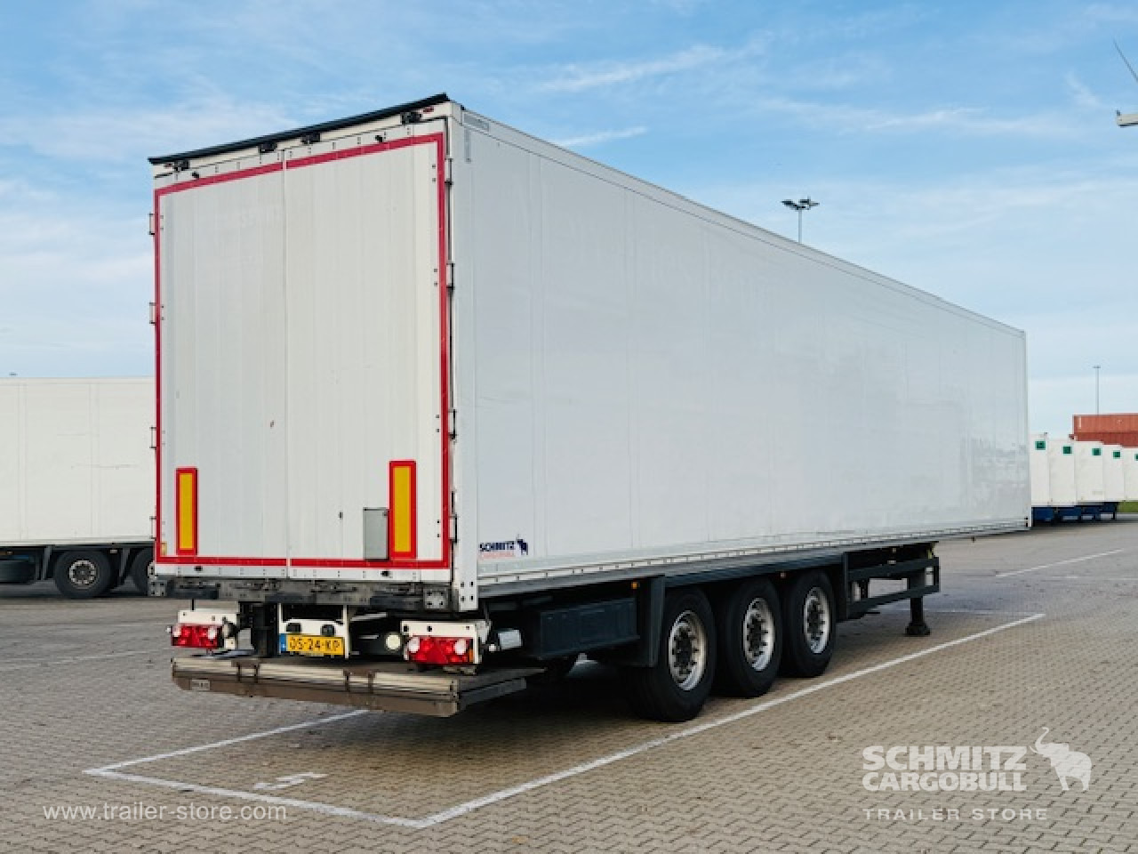 SCHMITZ Oplegger Kasten Standard Taillift - Closed box semi-trailer: picture 1 SCHMITZ Oplegger Kasten Standard Taillift - Closed box semi-trailer: picture 1