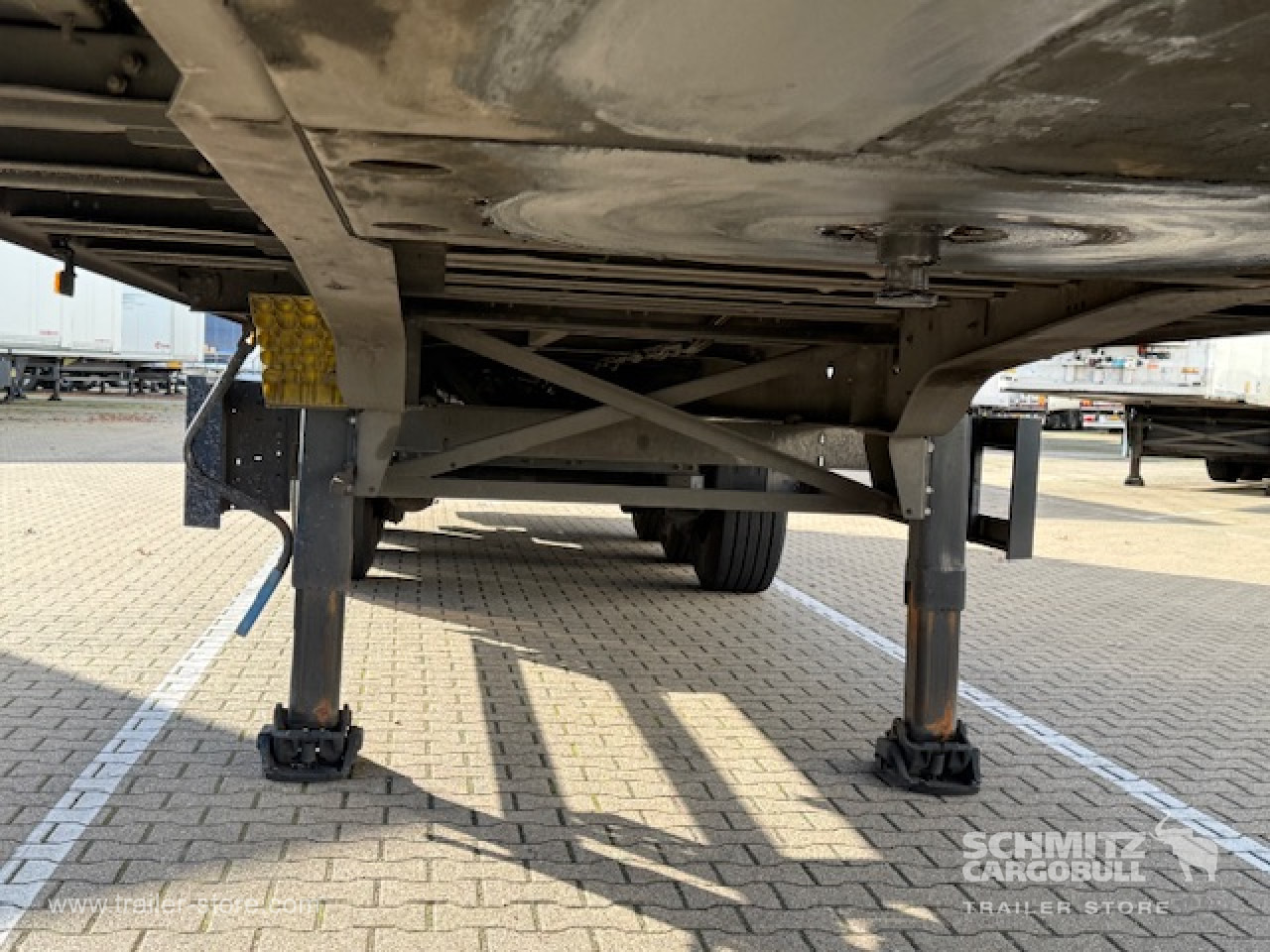 SCHMITZ Oplegger Kasten Standard Taillift - Closed box semi-trailer: picture 5 SCHMITZ Oplegger Kasten Standard Taillift - Closed box semi-trailer: picture 5