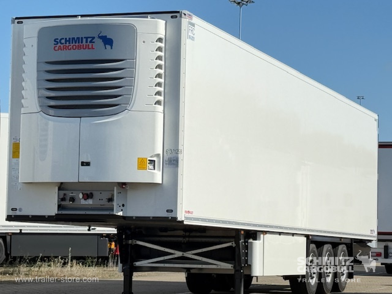 SCHMITZ Oplegger Vries Standard Taillift - Isothermal semi-trailer: picture 3 SCHMITZ Oplegger Vries Standard Taillift - Isothermal semi-trailer: picture 3