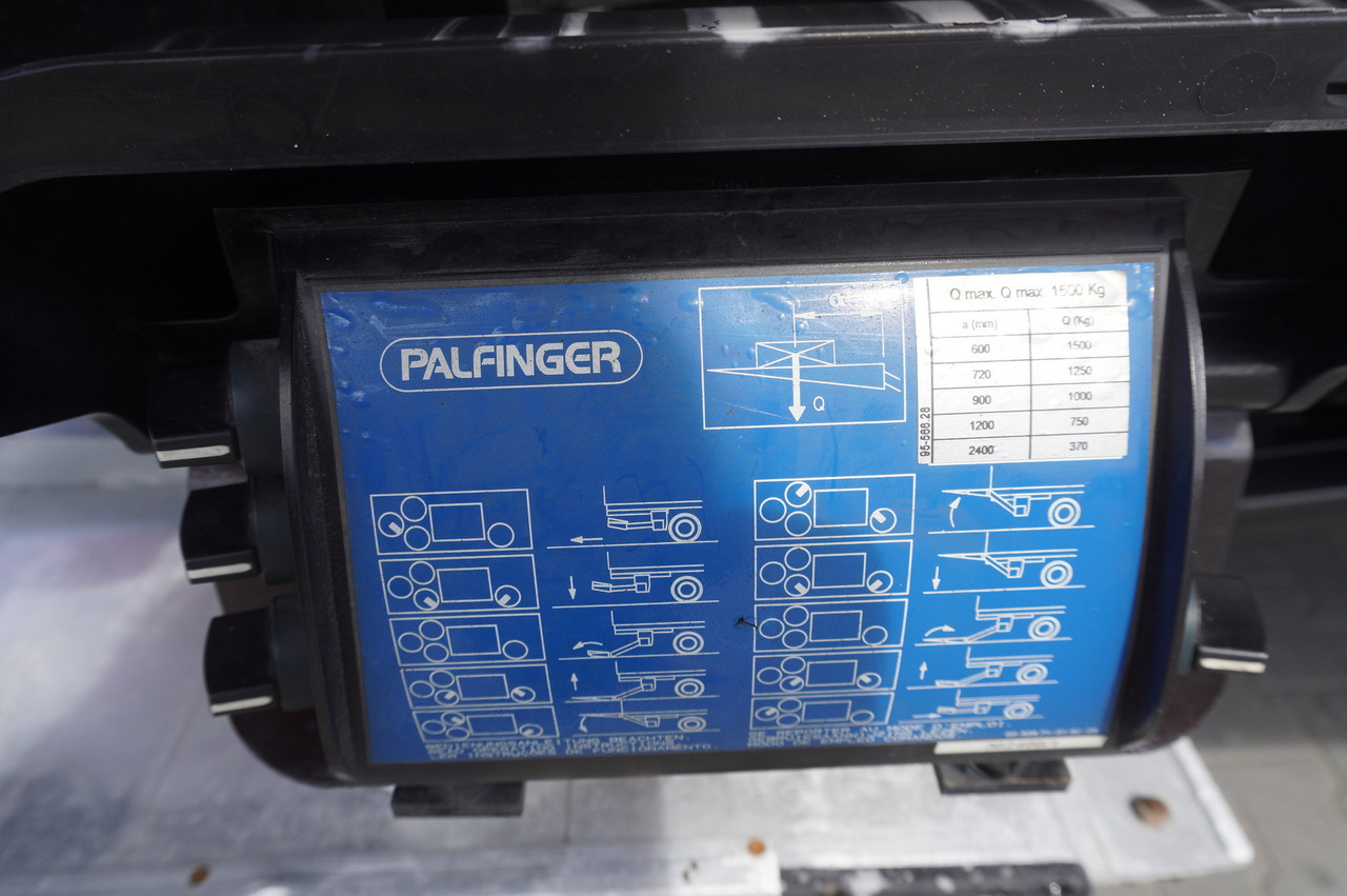 Refrigerator truck DAF LF 220 / Refrigerator 16 EPAL Multitemp / Carrier Supra 1150 MT / Palfinger 1500 kg: picture 12
