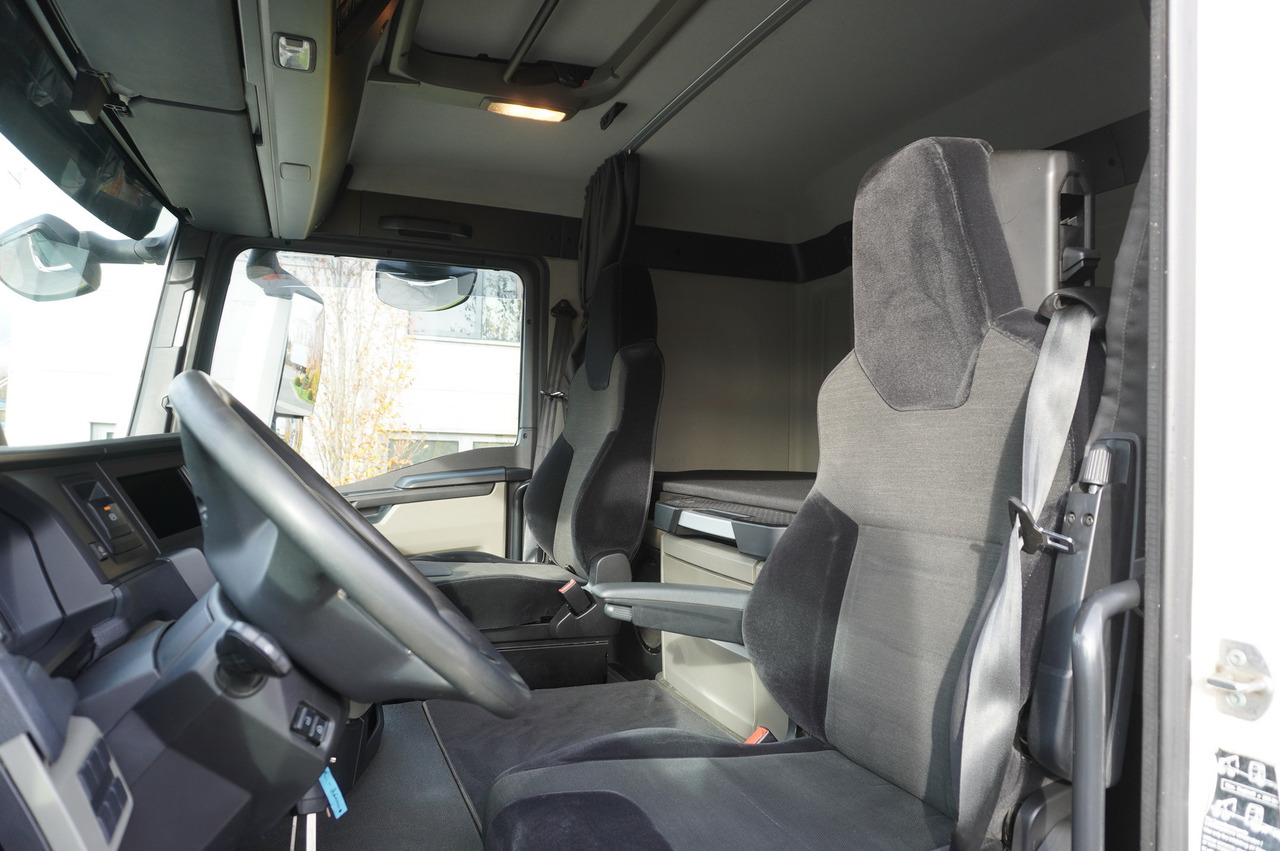 Cab chassis truck MAN TGS 26.510 6x4/4 Hydrodrive / Steering axle / Retarder / Sleeper cab: picture 19 Cab chassis truck MAN TGS 26.510 6x4/4 Hydrodrive / Steering axle / Retarder / Sleeper cab: picture 19