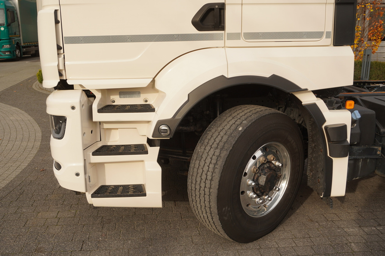 Cab chassis truck MAN TGS 26.510 6x4/4 Hydrodrive / Steering axle / Retarder / Sleeper cab: picture 16 Cab chassis truck MAN TGS 26.510 6x4/4 Hydrodrive / Steering axle / Retarder / Sleeper cab: picture 16