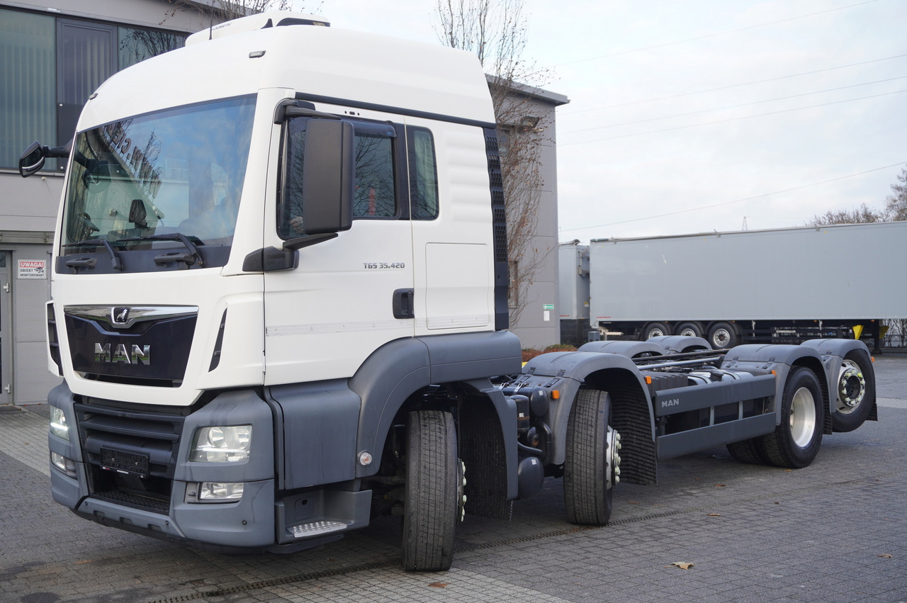 MAN TGS 35.420 8×2 / Chassis 6.4 m / 3 steered axles / 2 units - Cab chassis truck: picture 5 MAN TGS 35.420 8×2 / Chassis 6.4 m / 3 steered axles / 2 units - Cab chassis truck: picture 5