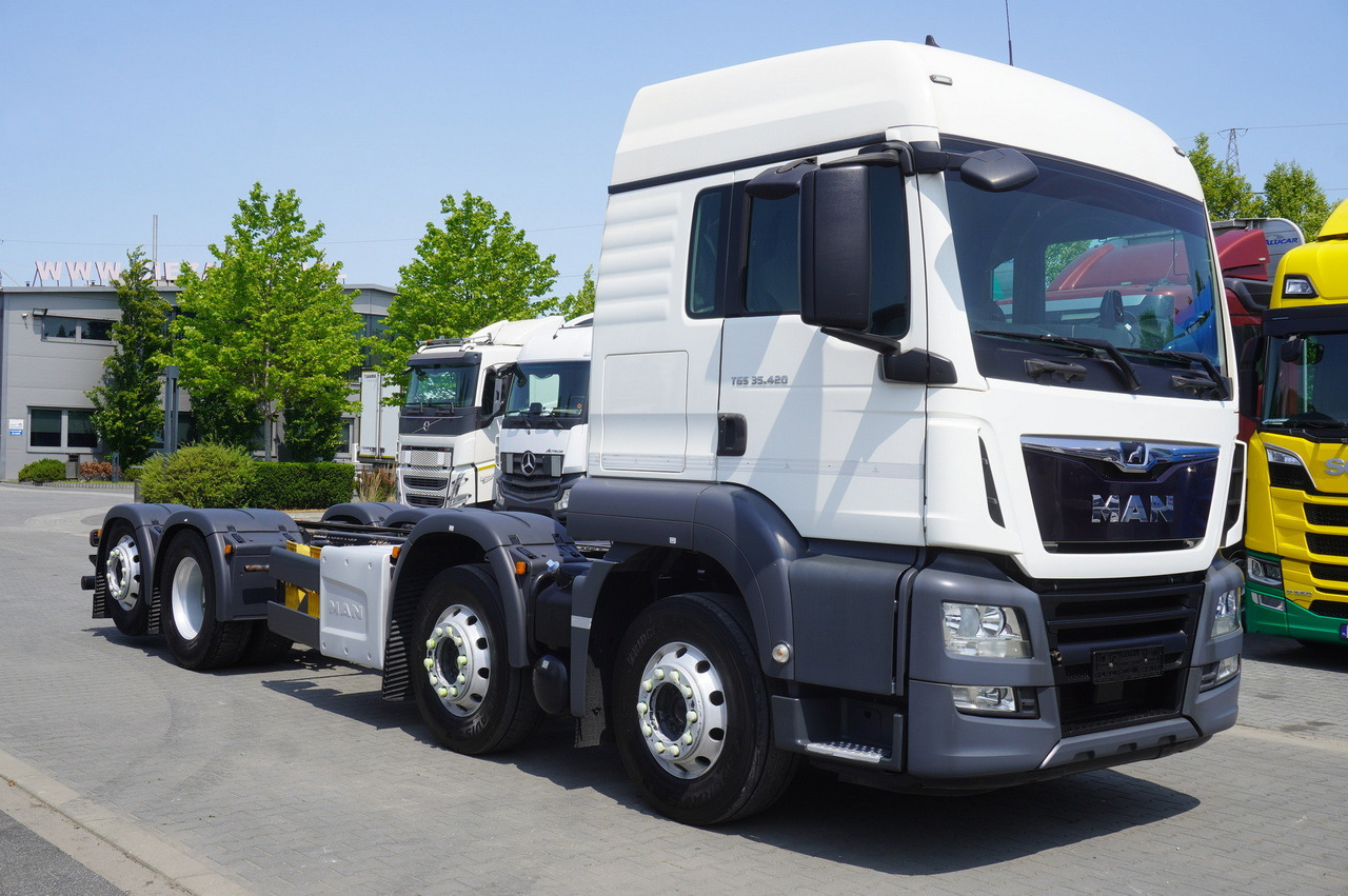 MAN TGS 35.420 8×2 / Chassis 6.4 m / 3 steered axles - Cab chassis truck: picture 4 MAN TGS 35.420 8×2 / Chassis 6.4 m / 3 steered axles - Cab chassis truck: picture 4