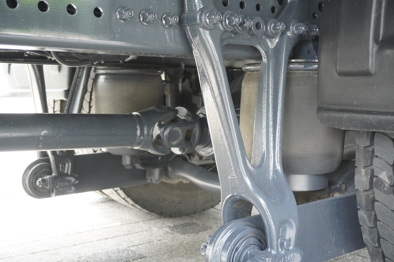 Refrigerator truck MERCEDES-BENZ Actros 1824 / Refrigerator 22 EPAL / Carrier Supra 850 / Sleeping cabin: picture 15 Refrigerator truck MERCEDES-BENZ Actros 1824 / Refrigerator 22 EPAL / Carrier Supra 850 / Sleeping cabin: picture 15