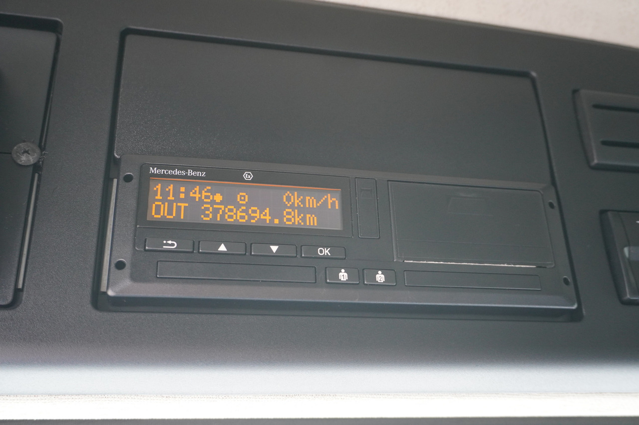 Refrigerator truck MERCEDES-BENZ Actros 1824 / Refrigerator 22 EPAL / Carrier Supra 850 / Sleeping cabin: picture 24 Refrigerator truck MERCEDES-BENZ Actros 1824 / Refrigerator 22 EPAL / Carrier Supra 850 / Sleeping cabin: picture 24