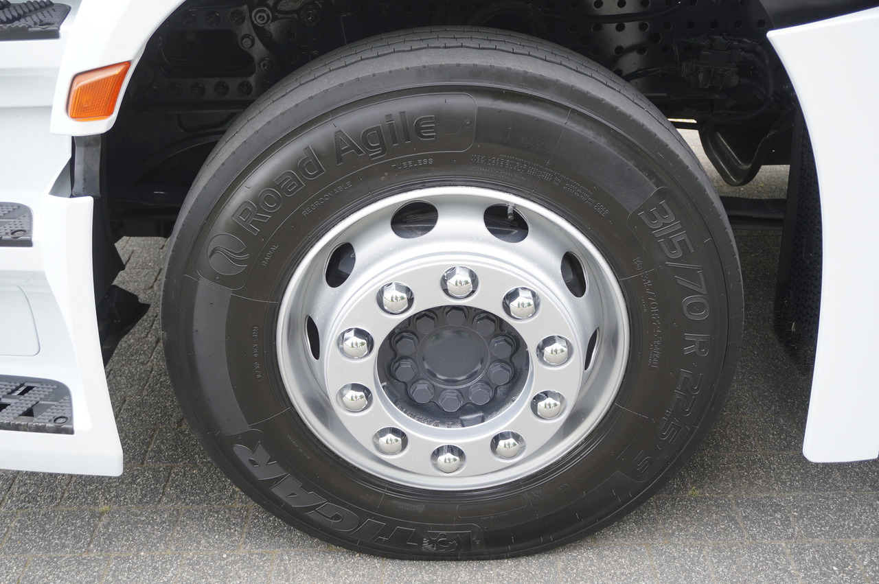 Refrigerator truck MERCEDES-BENZ Actros 1824 / Refrigerator 22 EPAL / Carrier Supra 850 / Sleeping cabin: picture 18 Refrigerator truck MERCEDES-BENZ Actros 1824 / Refrigerator 22 EPAL / Carrier Supra 850 / Sleeping cabin: picture 18