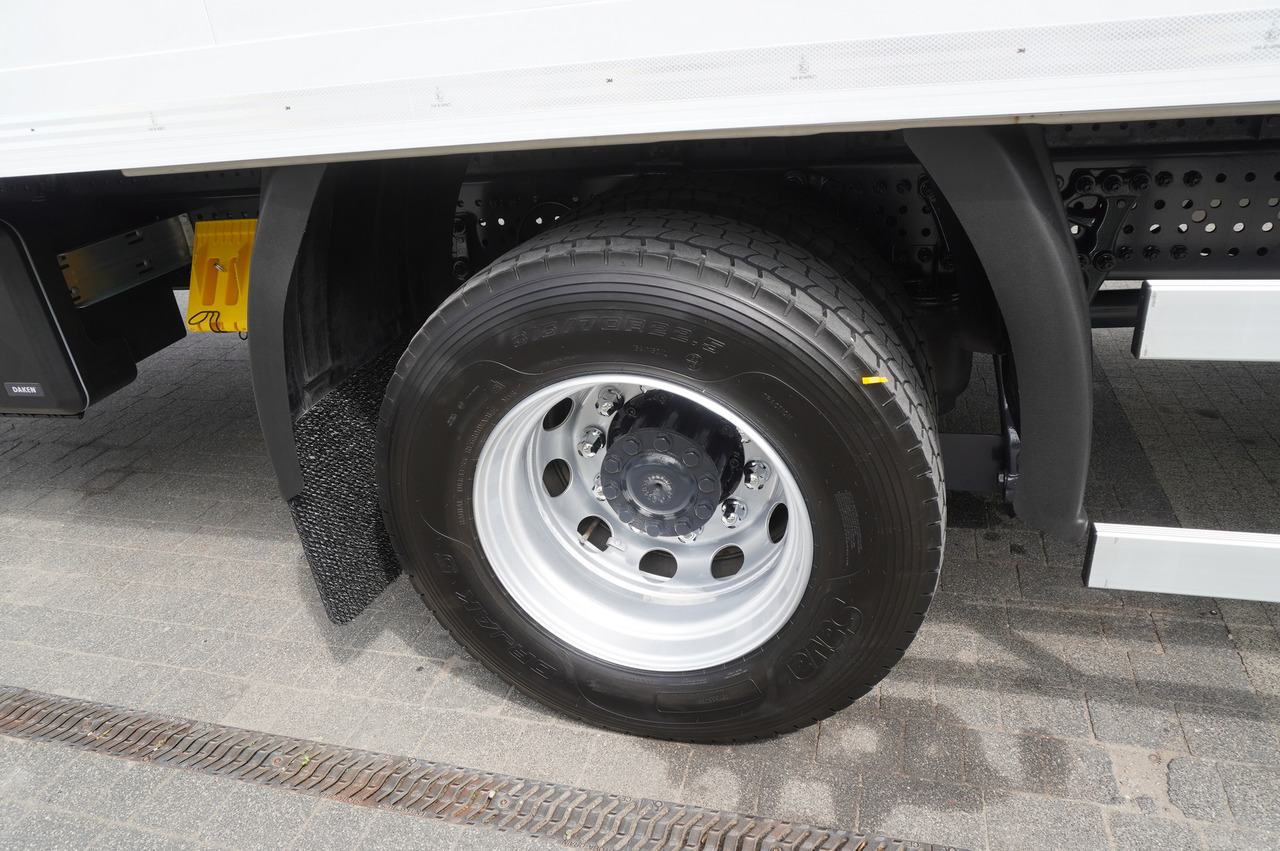 Refrigerator truck MERCEDES-BENZ Actros 1824 / Refrigerator 22 EPAL / Carrier Supra 850 / Sleeping cabin: picture 13 Refrigerator truck MERCEDES-BENZ Actros 1824 / Refrigerator 22 EPAL / Carrier Supra 850 / Sleeping cabin: picture 13