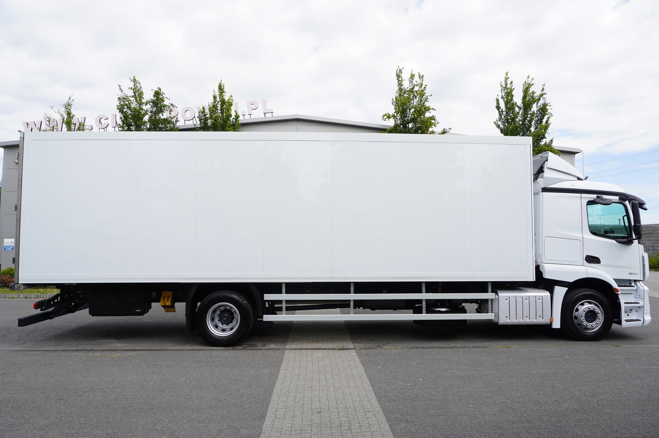 Refrigerator truck MERCEDES-BENZ Actros 1824 / Refrigerator 22 EPAL / Carrier Supra 850 / Sleeping cabin: picture 7 Refrigerator truck MERCEDES-BENZ Actros 1824 / Refrigerator 22 EPAL / Carrier Supra 850 / Sleeping cabin: picture 7