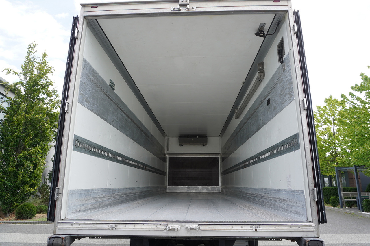 Refrigerator truck MERCEDES-BENZ Actros 1824 / Refrigerator 22 EPAL / Carrier Supra 850 / Sleeping cabin: picture 10 Refrigerator truck MERCEDES-BENZ Actros 1824 / Refrigerator 22 EPAL / Carrier Supra 850 / Sleeping cabin: picture 10