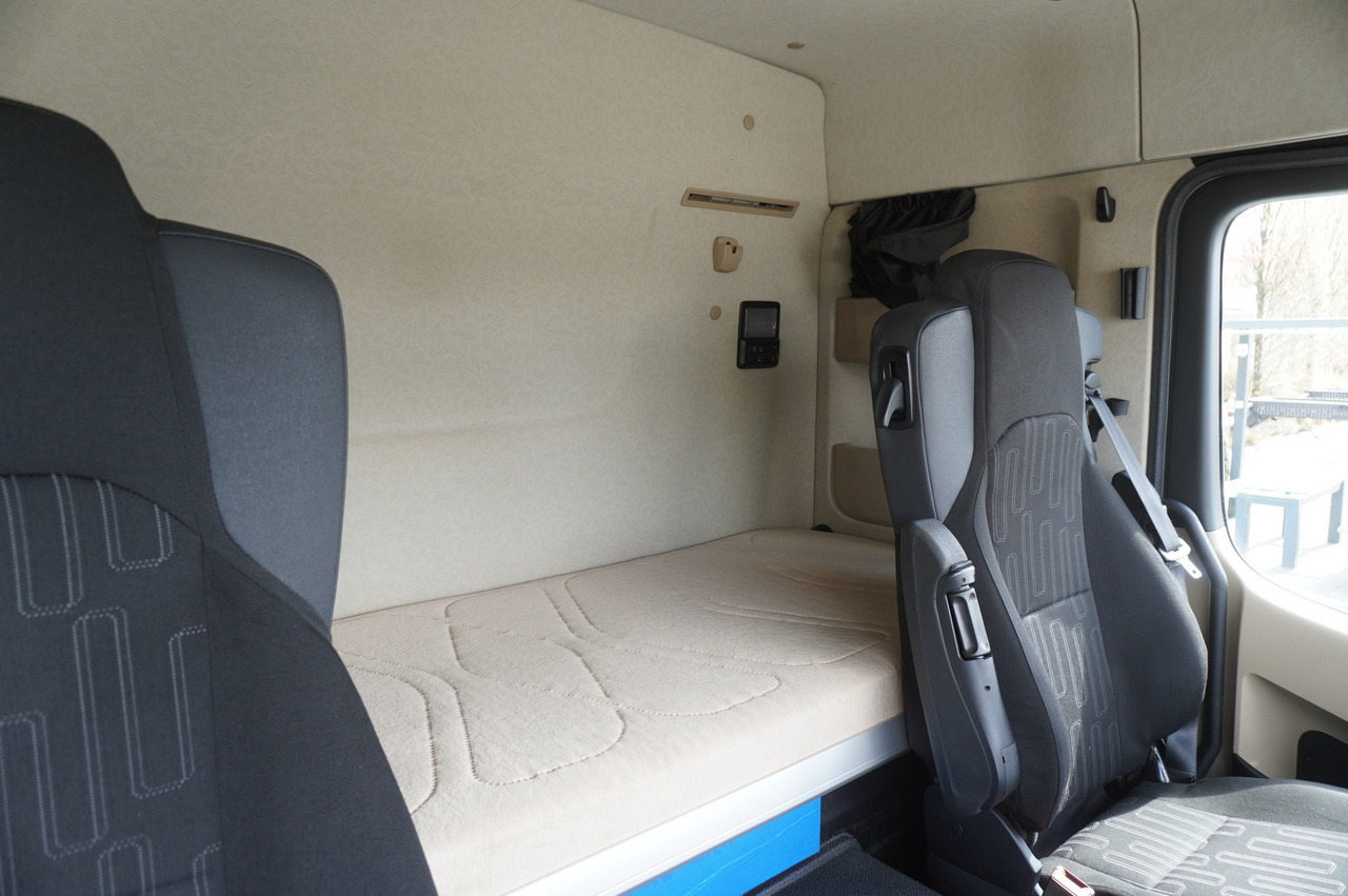 Refrigerator truck MERCEDES-BENZ Actros 1824 / Refrigerator / Carrier Supra 1250 / Sleeping cabin: picture 26